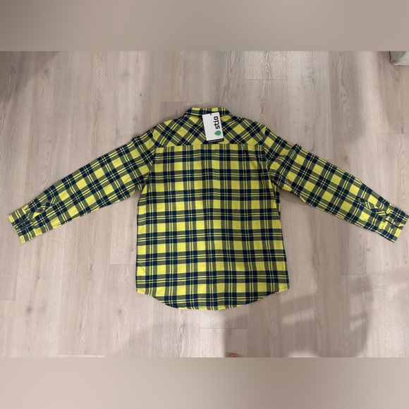 Stio Men's Miter Lightweight Flannel Shirt in Lightning Bug Yellow Navy Plaid - Picture 2 of 3